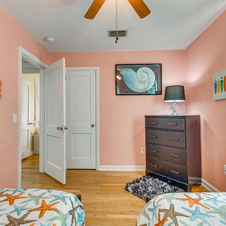 Fort Walton Coastal Retreat With Yard Walk To Beach Fort Walton Beach Exteriör bild