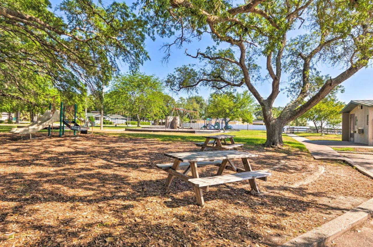 Fort Walton Coastal Retreat With Yard Walk To Beach Fort Walton Beach Exteriör bild