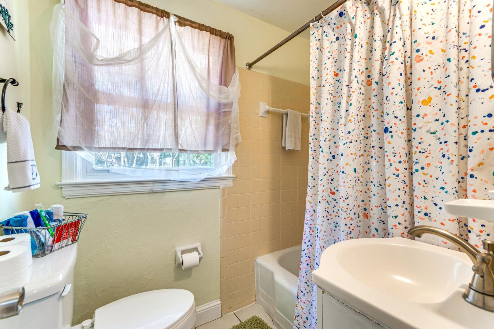 Fort Walton Coastal Retreat With Yard Walk To Beach Fort Walton Beach Exteriör bild