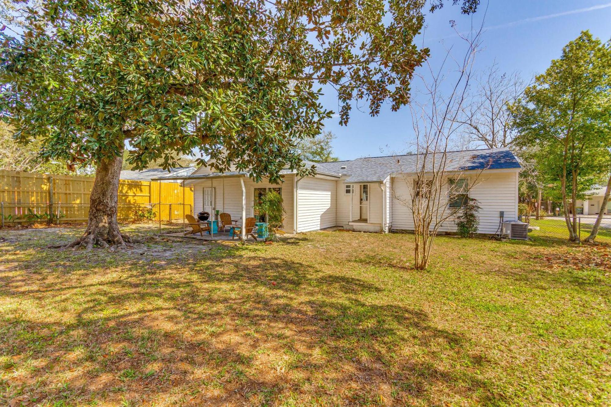 Fort Walton Coastal Retreat With Yard Walk To Beach Fort Walton Beach Exteriör bild